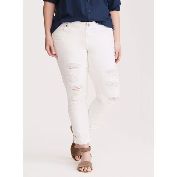 Torrid Boyfriend Jeans Distressed White Wash 24R - Picture 1 of 15